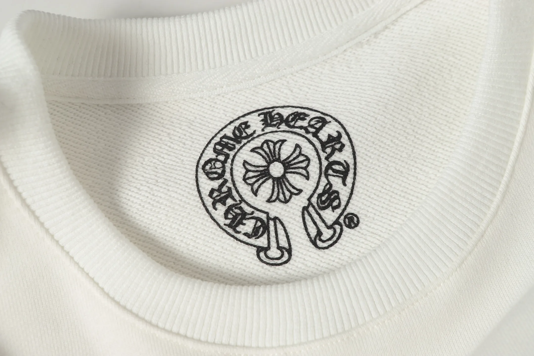 P210 Round neck sweatshirt. Remember to remark sweatshirt when ordering #Y2901 Cross-border running quantity model. Please do not place an order if you are pursuing perfection. -Chrome Hearts/Chrome Hearts 23ss Sanskrit printed popular round neck sweatshirt -High weight, high density and high quality. The wool is soft, delicate and skin-friendly. It feels soft and silky. It has excellent warmth and skin-friendly properties. -Colour: black white -Size: S M L XL